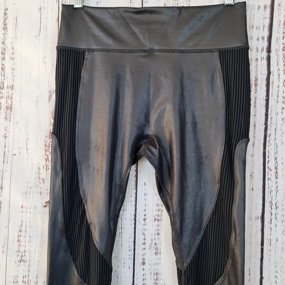 NWT Fabletics M Motion365+ Contour High-Waisted Leggings Black Shine Moto - Picture 2 of 8